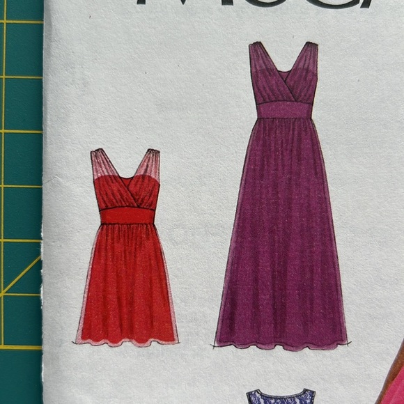 McCall Sewing Pattern - Dress M7090 - Picture 6 of 8